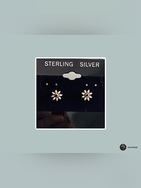 Vintage Sterling Silver Flower / Onyx Stud Earrings - Silver